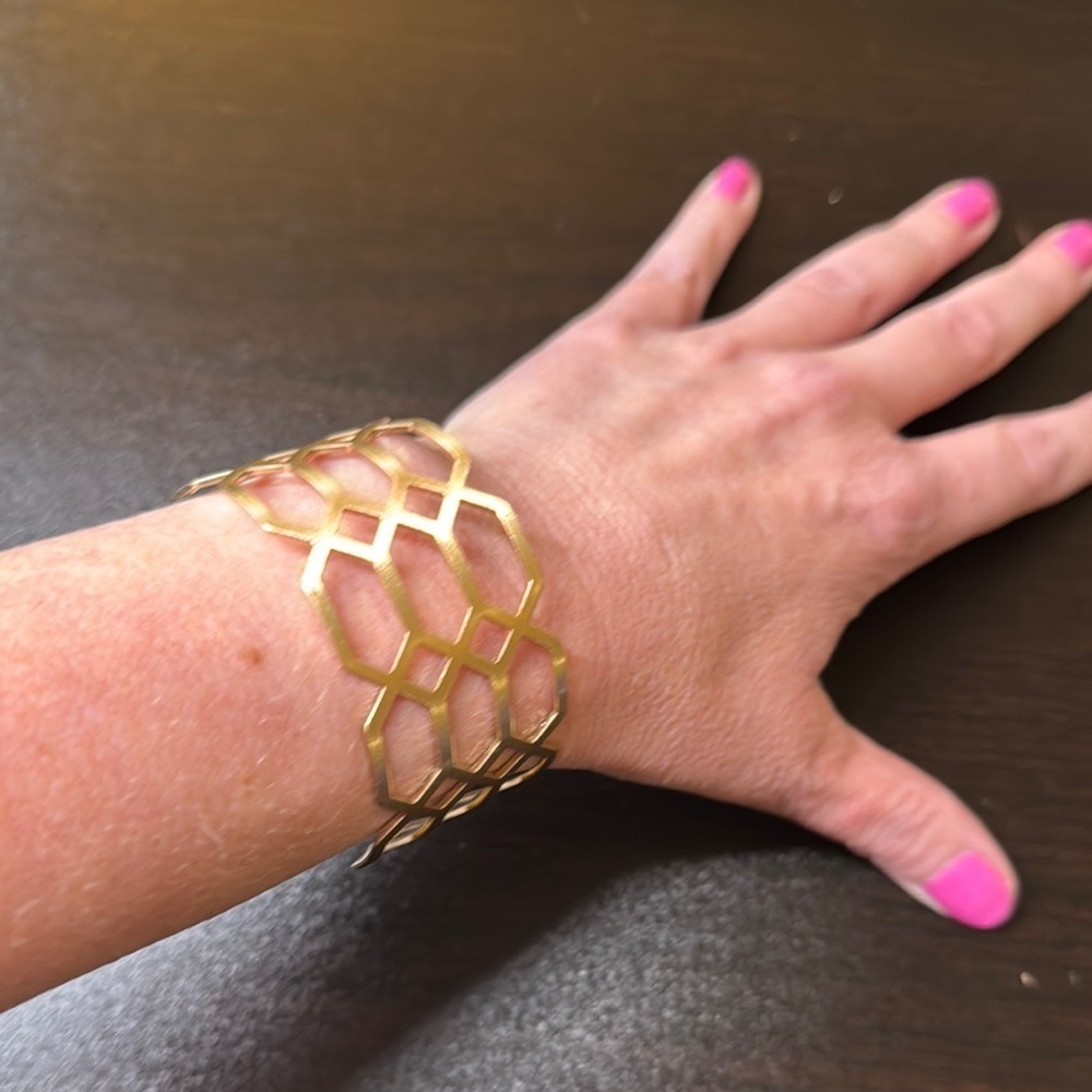 Elegant Gold Geometric Bracelet